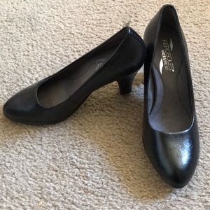 Aerosoles black heels